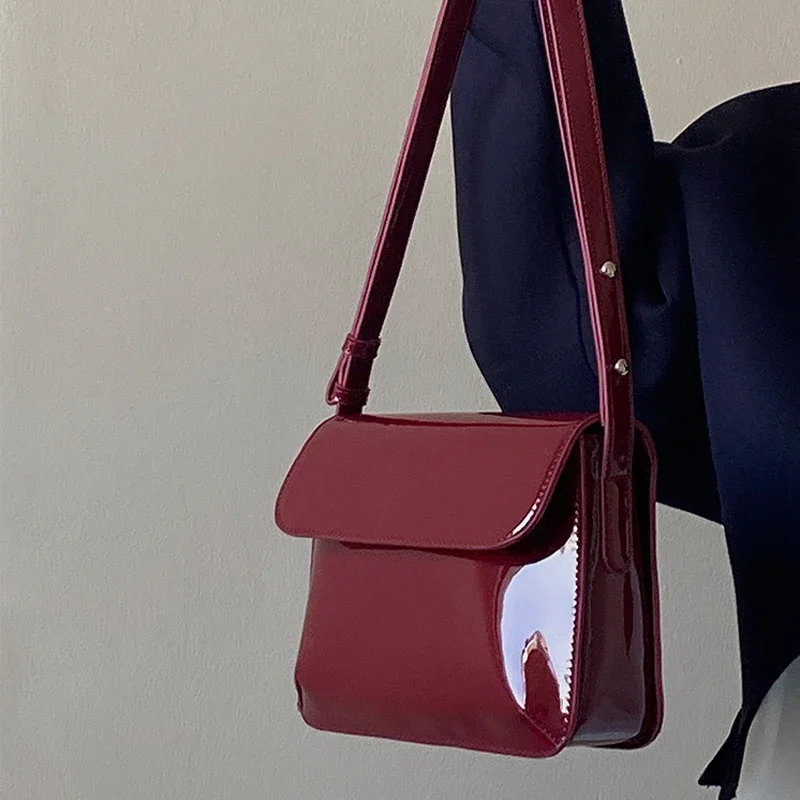 Retro Patent Leather Shoulder Bag for Women Luxury Flap Crossbody Bag Solid Color Underarm Bag Red Crossbody Bags Lady Handbag