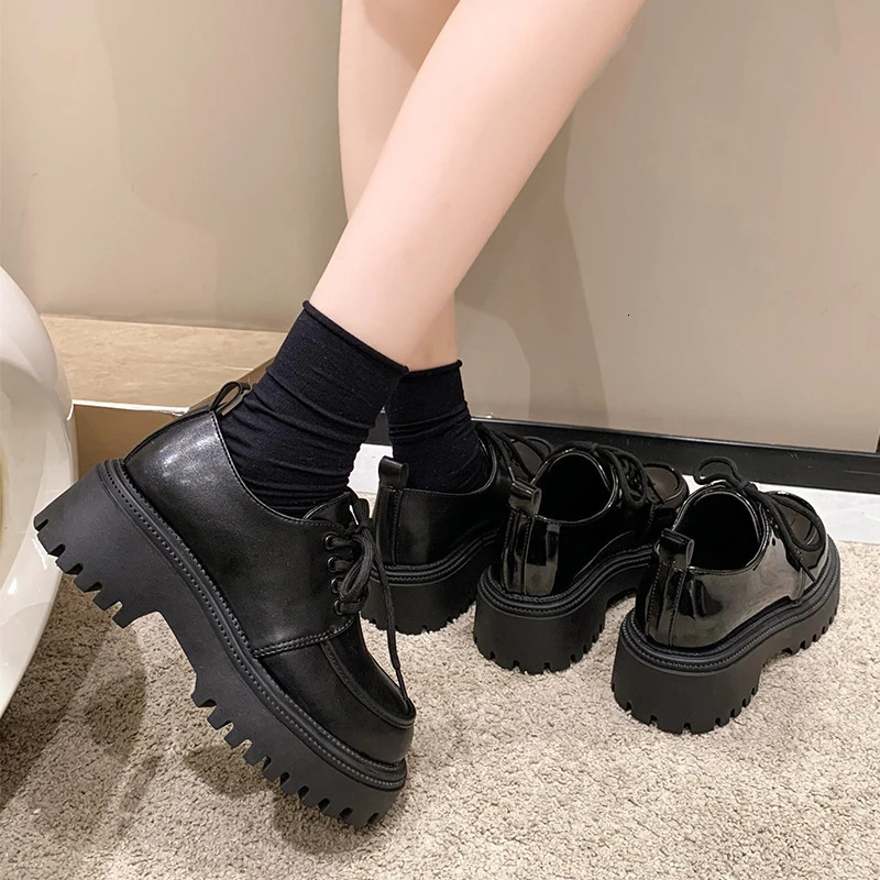 Rimocy Thick Platform Oxford Womens Shoes Fall Non slip Lace Upper Flat Bottom Womens Thick Bottom Patent Leather Gothic Shoes 241106