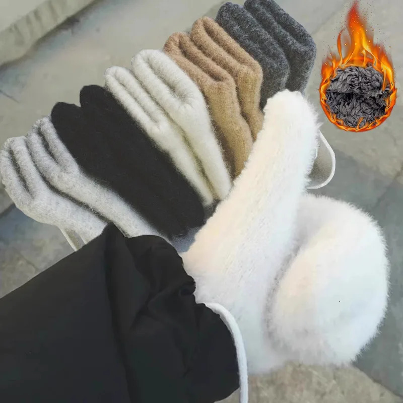 Autumn and winter Korean casual gloves are super soft retro plush thick warm knitted windproof fashionable fur gloves for cycling 241107