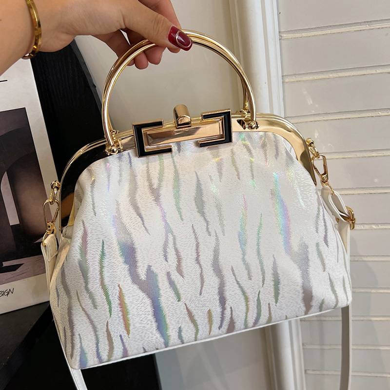 Designer Brand Women Lock Chic Shell Clip Big Handbags Retro Lady Black White Pink Messenger Bags Evening Clutch Shoulder Bags