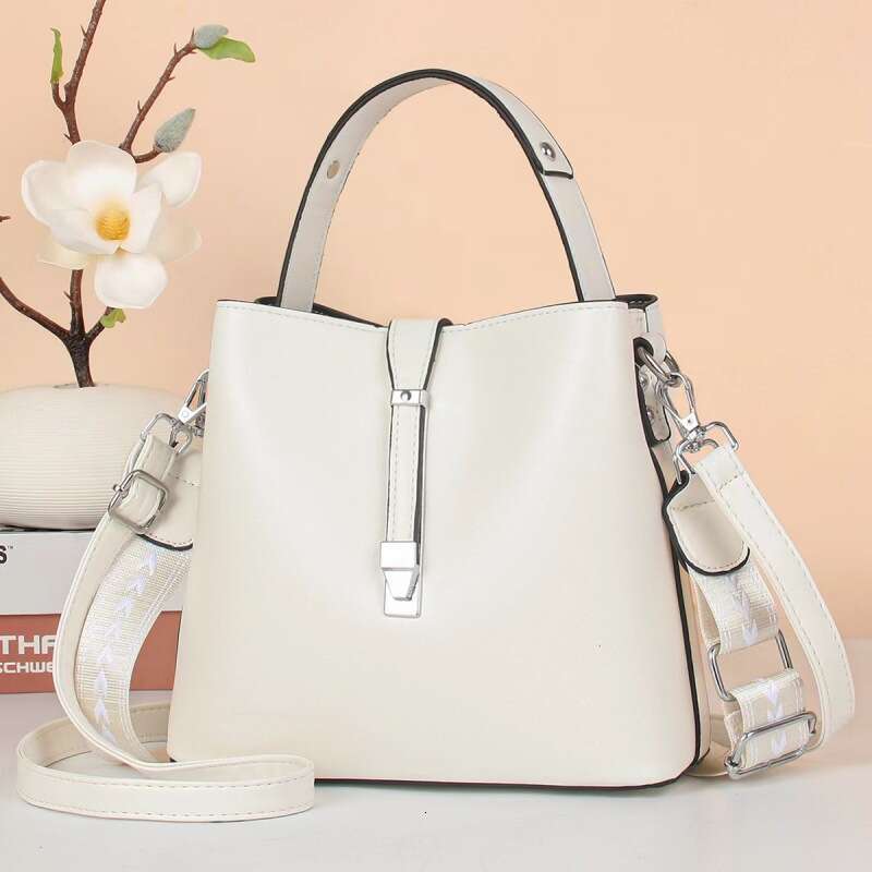 2024 New Versatile Fashion Single Shoulder Crossbody Handheld Women's Large Bag Bags