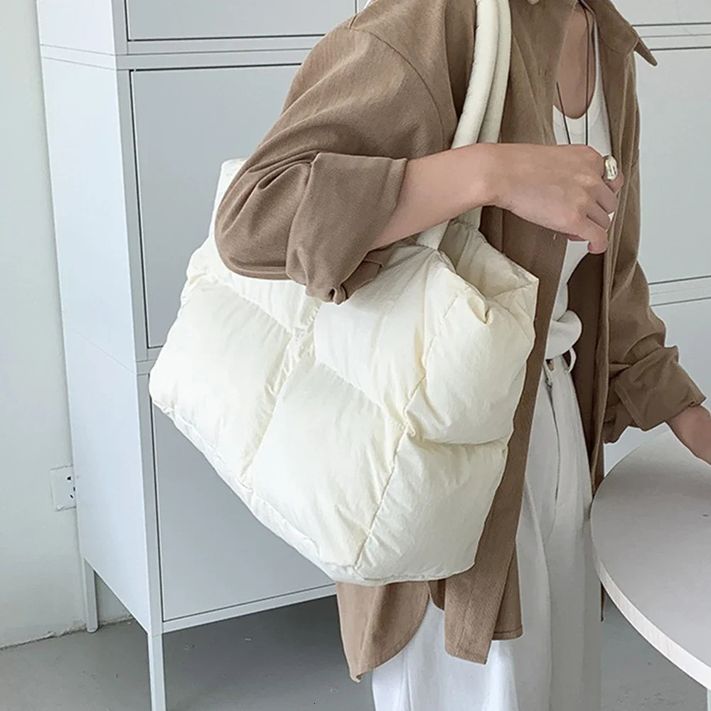 Cotton padded handbag large blanket womens shoulder bag fluffy space handbag womens warm soft shopping bag 241107