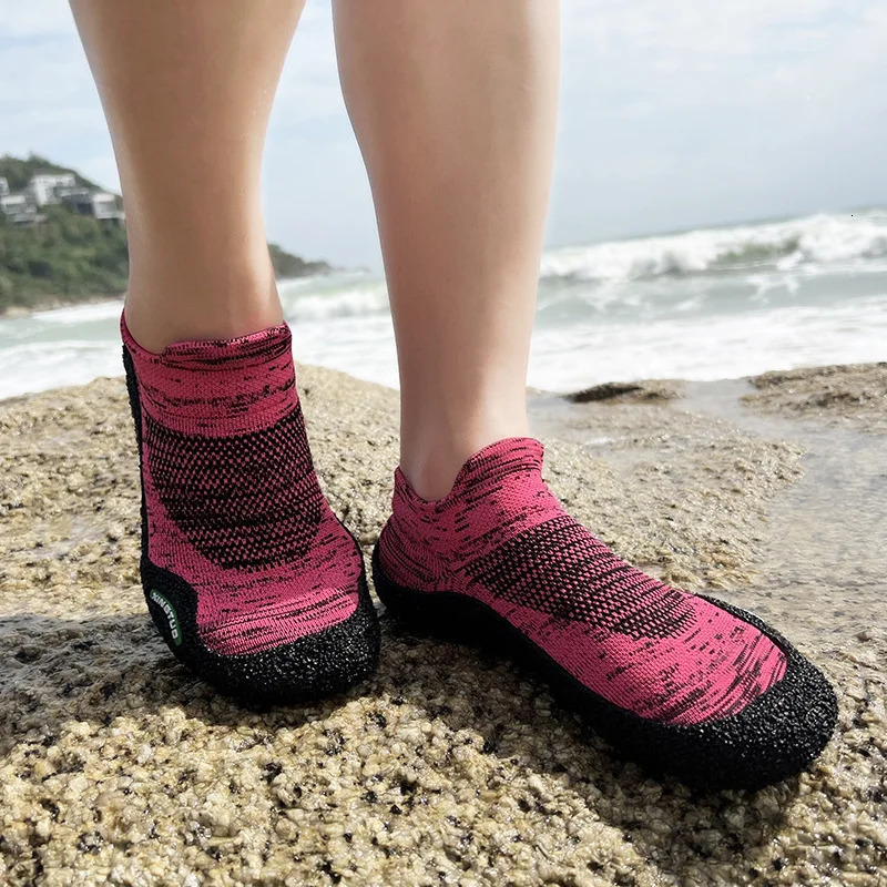 Ultralight anti slip rubber beach shoes for mens outdoor swimming and fishing upstream wading shoes indoor fitness and yoga shoes 241106