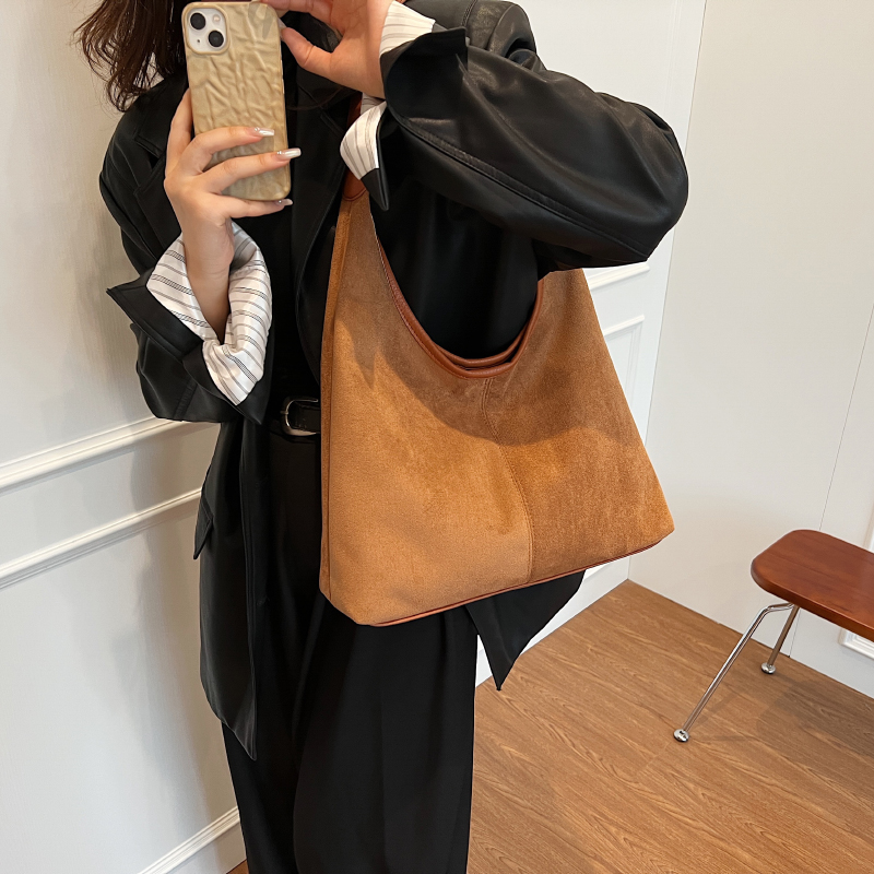 LEFTSIDE Fashion Nubuck Leather Shoulder Bag for Women 2023 Winter Fashion Female Simple Hobo Bag Underarm Handbags and Purses