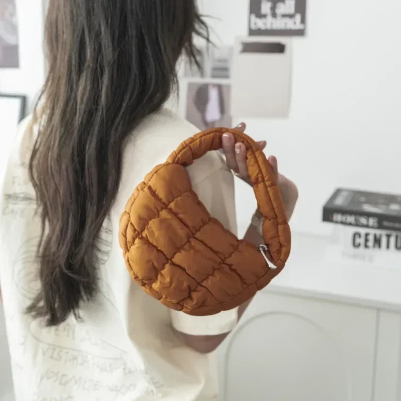 2025 Womens Wrinkle Grid Cloud Warm Bag Bottom Bag Mini Handbag Fashion Candy Colorful Bag 241106