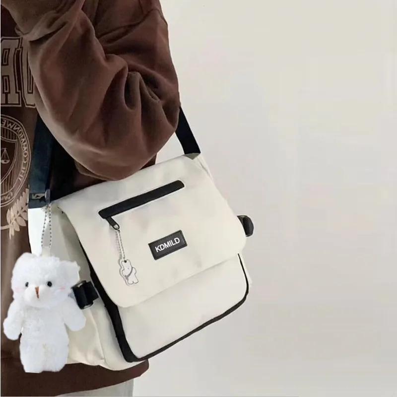Womens Bag Korean Style Female Messenger Bags College Large Capacity Versatile Shoulder Student School Bolsos Sac 241106