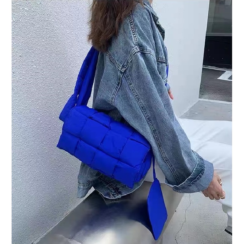 Womens Puffer Bag Quilted Bag Woven Cushion Bag Woven Padded Cassette-Style Handbag Winter Soft Lightweight Shoulder Bag