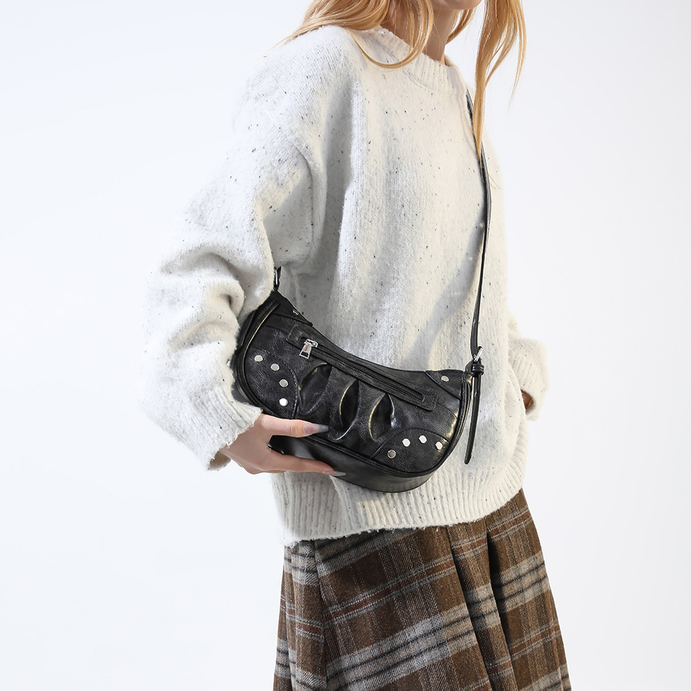 Rivet Shoulder Bag Punk Style Trendy Hobo Bag Zipper Closure Fashion Handbag Everyday Purse for Women and Girls