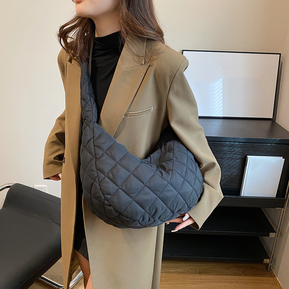Large Capacity Shoulder Bag Embroidered Plaid Quilted Crossbody Bag Underarm Bag Tote Bag Tote Bag Pleated Bubbles Handbag