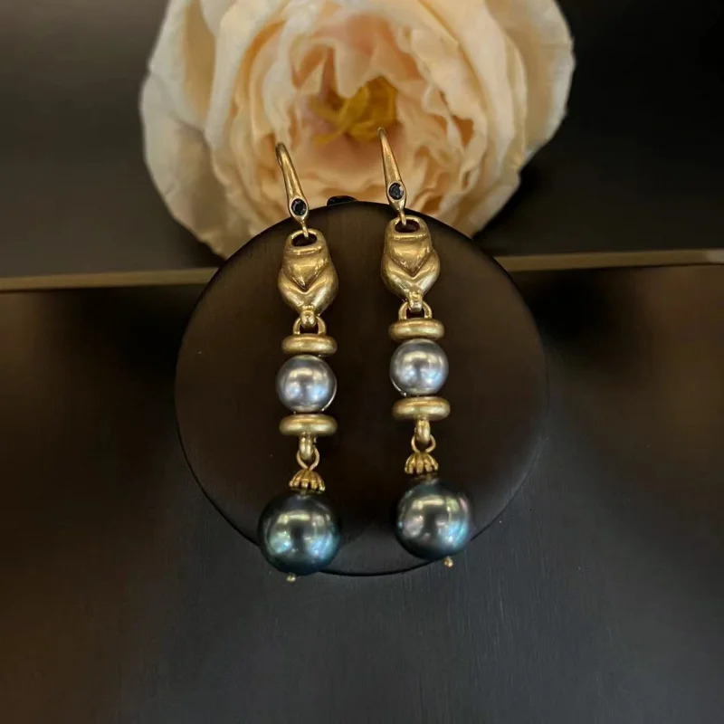 Vintage style gold-plated embossed fashionable necklace bracelet high-end classic pearl earring set 241106