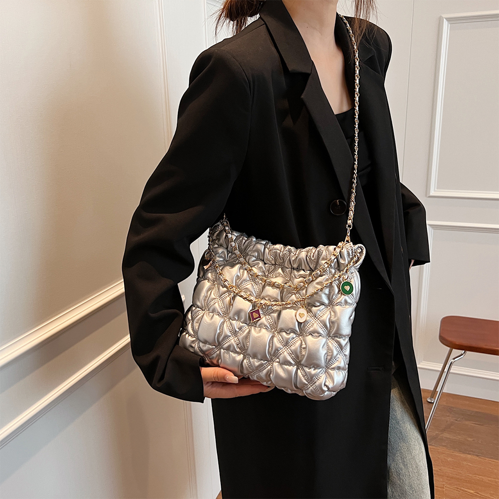 Quilted Pleated Crossbody Bag for Women Padded Shoulder Bag Design Tote Luxury Chain Drawstring Bucket Bag Casual Handbags Sac