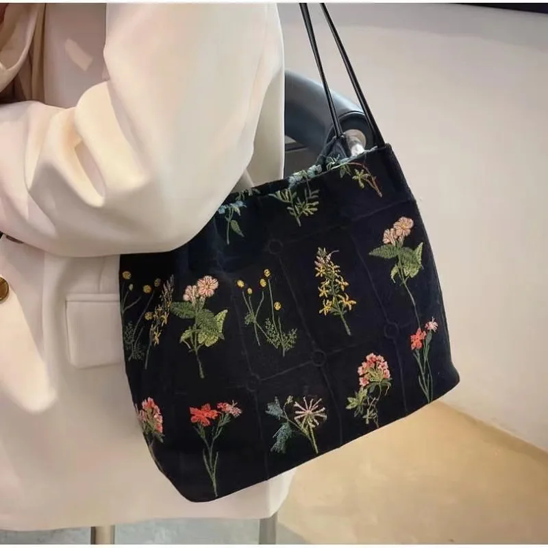 Large-capacity Embroidered Tote Bag Women Summer Trendy Cloth Bag Niche Embroidery Shoulder Bag Texture Bucket Bags Canvas Bags