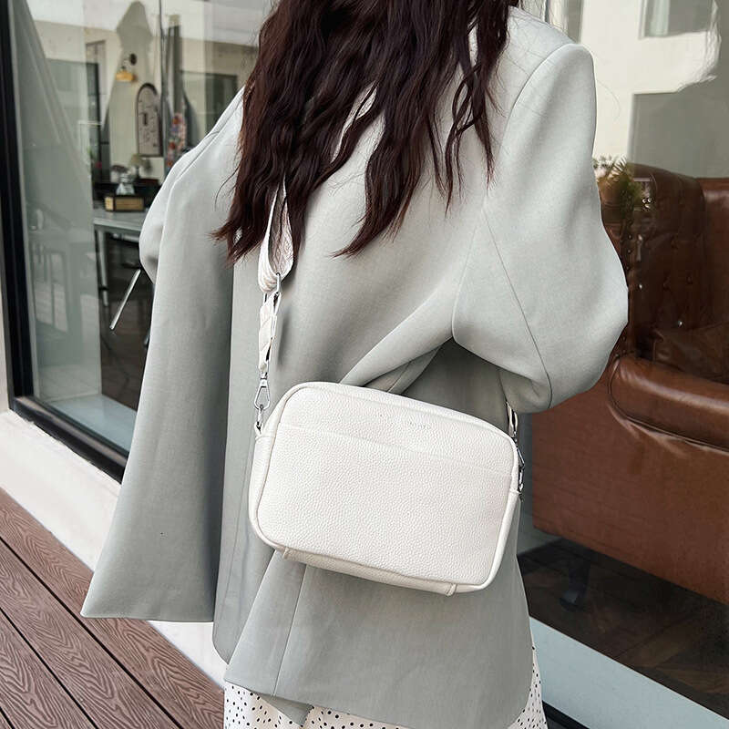 Solid color PU single 2024 new women's wide shoulder strap fashionable crossbody small square bag