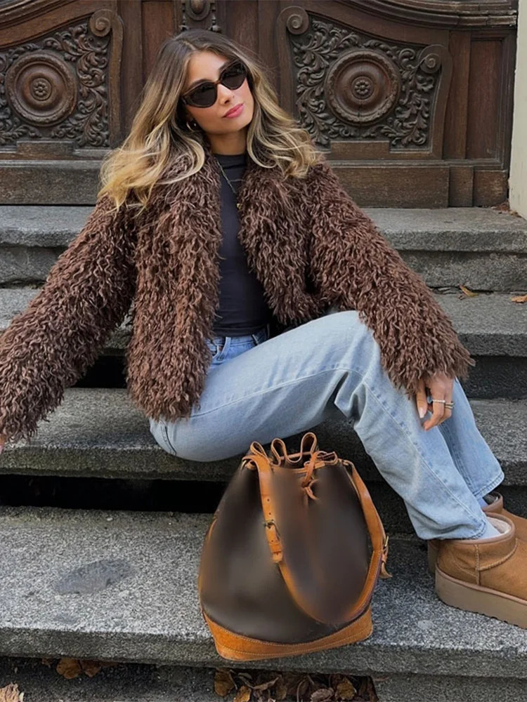 Fashionable brown womens short synthetic fur leather jacket elegant lapel long sleeved fluffy cardigan winter womens solid warm street jacket 241107
