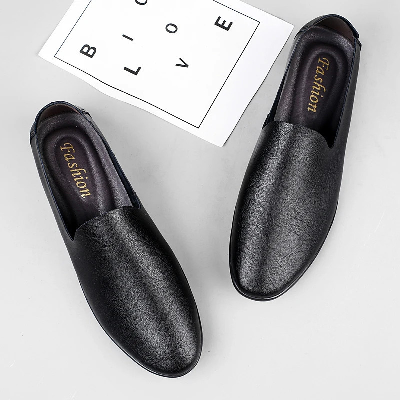 Spring and summer mens casual leather mens shoes simple Moseats sliding driving shoes outdoor boat shoes handmade lazy apartment 241106