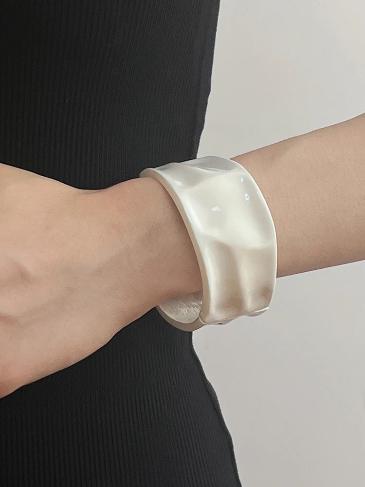 HUANZHI Concave Womens Heavy duty Bracelet Bracelet Simple and Thick Non Fading Retro Fashion Short and Fat Exquisite Jewelry Gift 241107