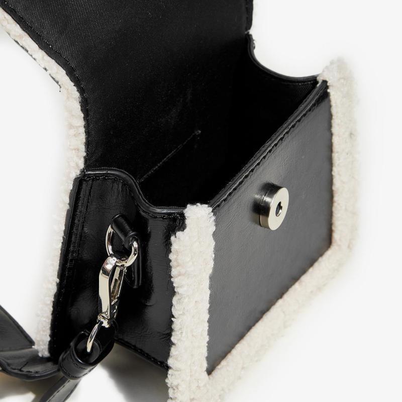 Autumn Niche Design Versatile PU Plush Crossbody Bag.