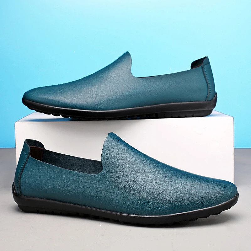 Spring and summer mens casual leather mens shoes simple Moseats sliding driving shoes outdoor boat shoes handmade lazy apartment 241106