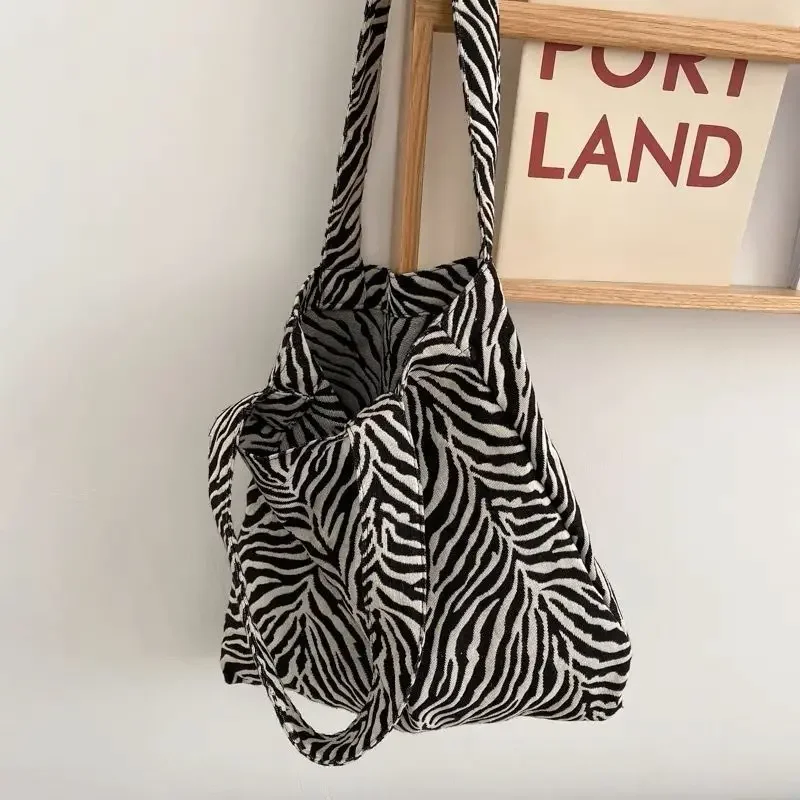 Vintage Women Shoulder Bag Creative Zebra Stripes Canvas Tote Handbags Large Capacity Underarm Bag Female Travel Shopping Bags