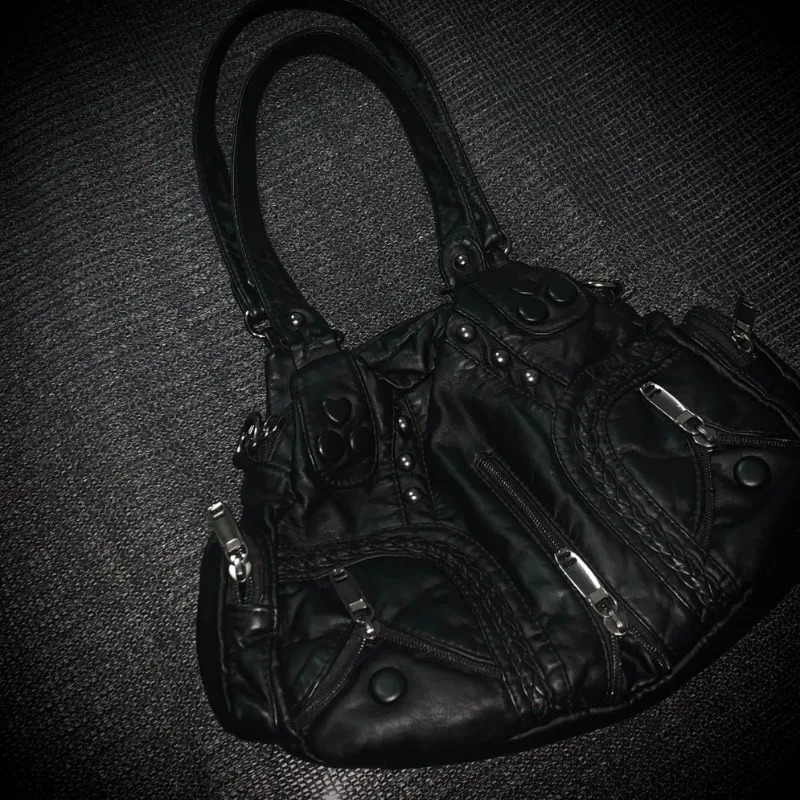 MBTI Black Y2k Womens Shoulder Bag Retro Punk Gothic Fashion er Pu Leather Handbag Large Capacity Rivet Motorcycle Handbag 241106