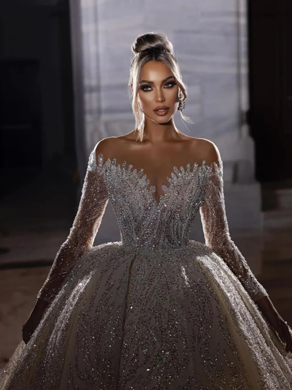 Luxury Sweetheart Neck Ball Gown Sequins Beaded Appliques Wedding Dress Customized Long Sleeve Big Sweep Train Bridal Dresses