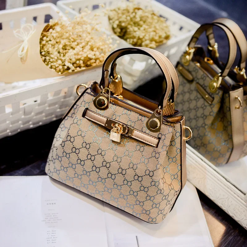 New Retro Women's Bag Handbag Korean Version Fashion Trend Versatile Cross Shoulder Handbag