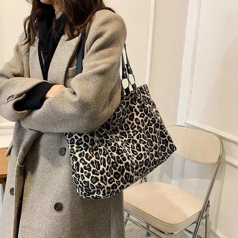 New Fashion Tote Bags Shopping and Travel Canvas Bags New Women Popular Handbags Large Capacity Leopard Shoulder Bags