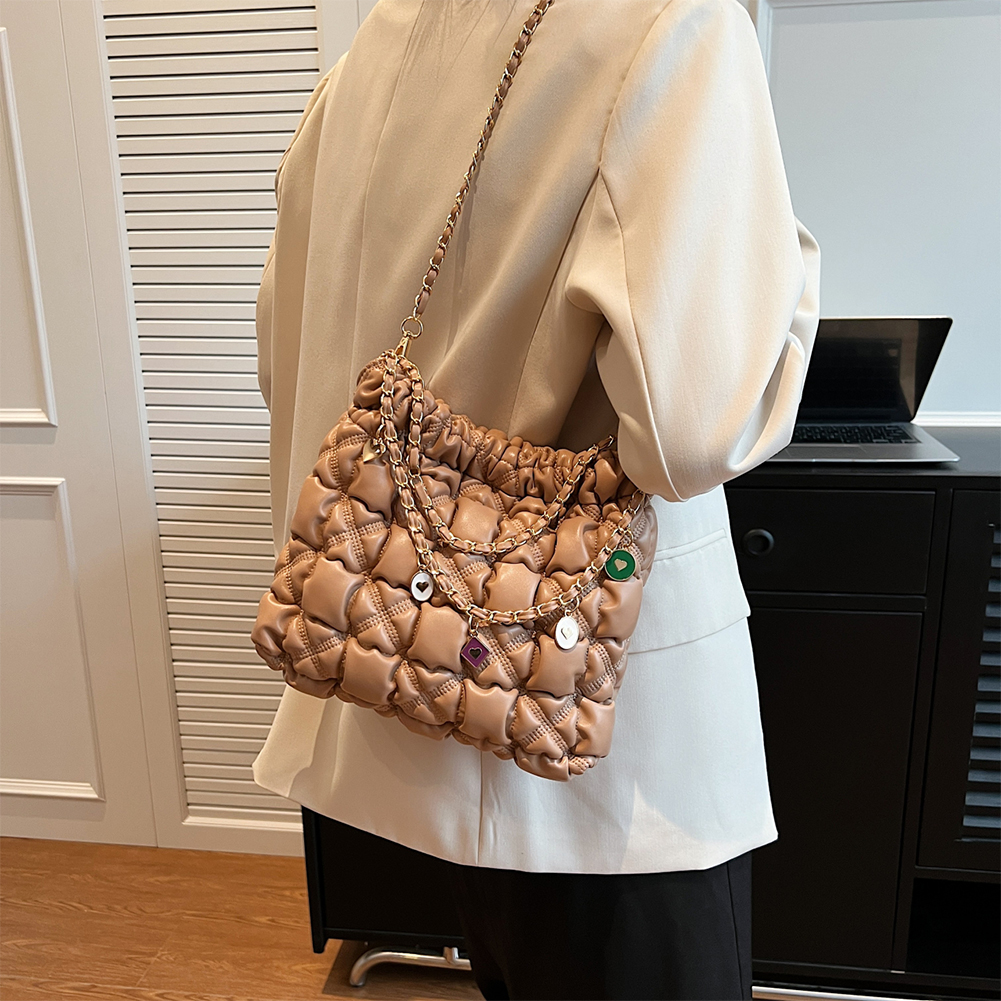 Quilted Pleated Crossbody Bag for Women Padded Shoulder Bag Design Tote Luxury Chain Drawstring Bucket Bag Casual Handbags Sac
