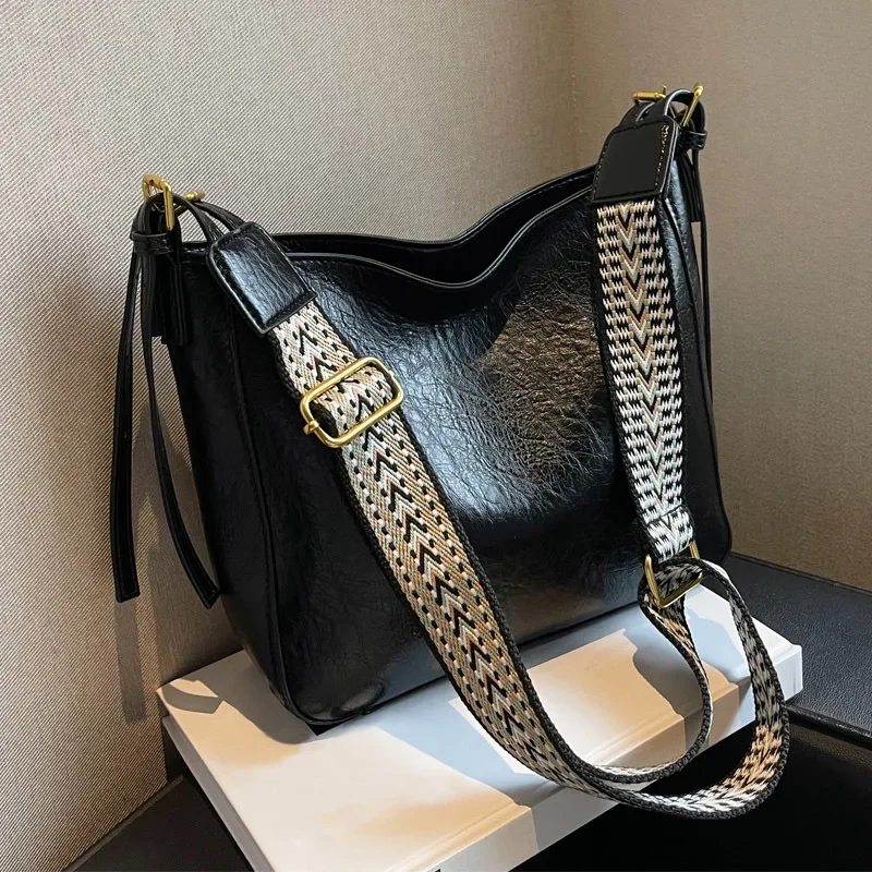 Stylish and Spacious Women's All-Match Tote Bag for Work and School