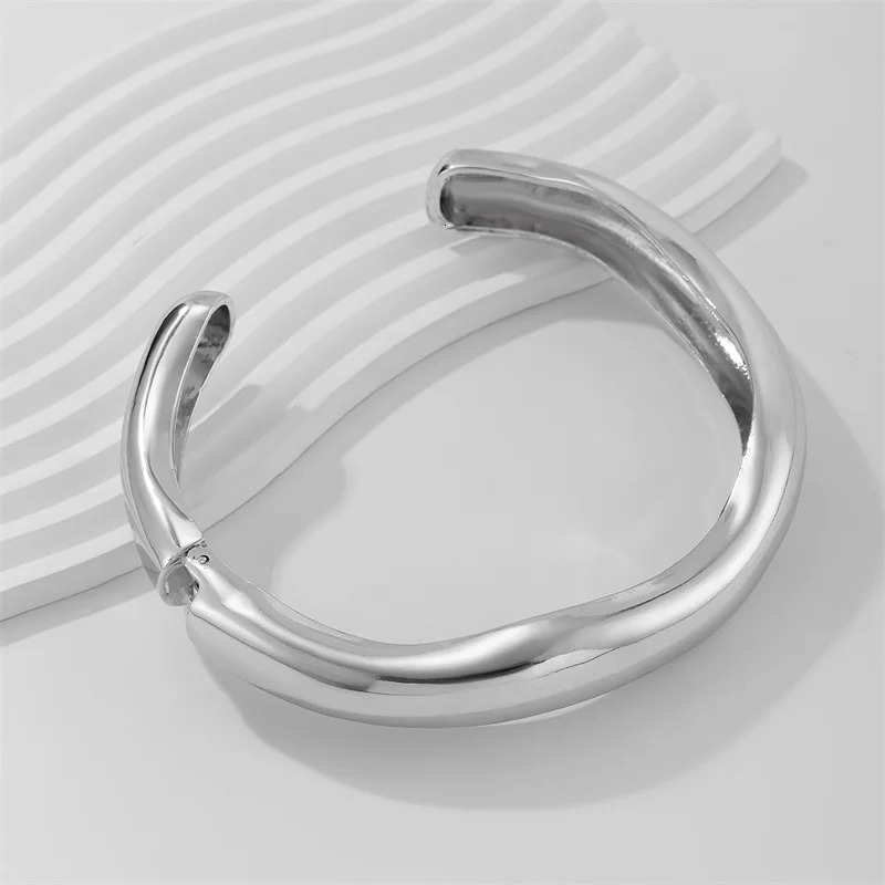 Xiaoluoke irregular metal cuff bracelet necklace suitable for women European and American styles personalized aisle necklaces jewelry accessories 2411