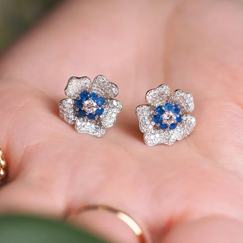 Flower earrings women fashionable fresh exquisite Stud 925 sterling silver diamond Stud earrings classic crystal flower platinum Stud wedding jewelry