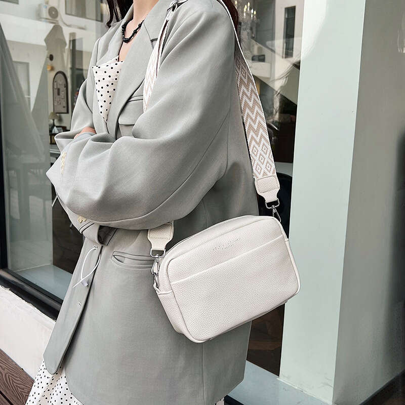 Solid color PU single 2024 new women's wide shoulder strap fashionable crossbody small square bag