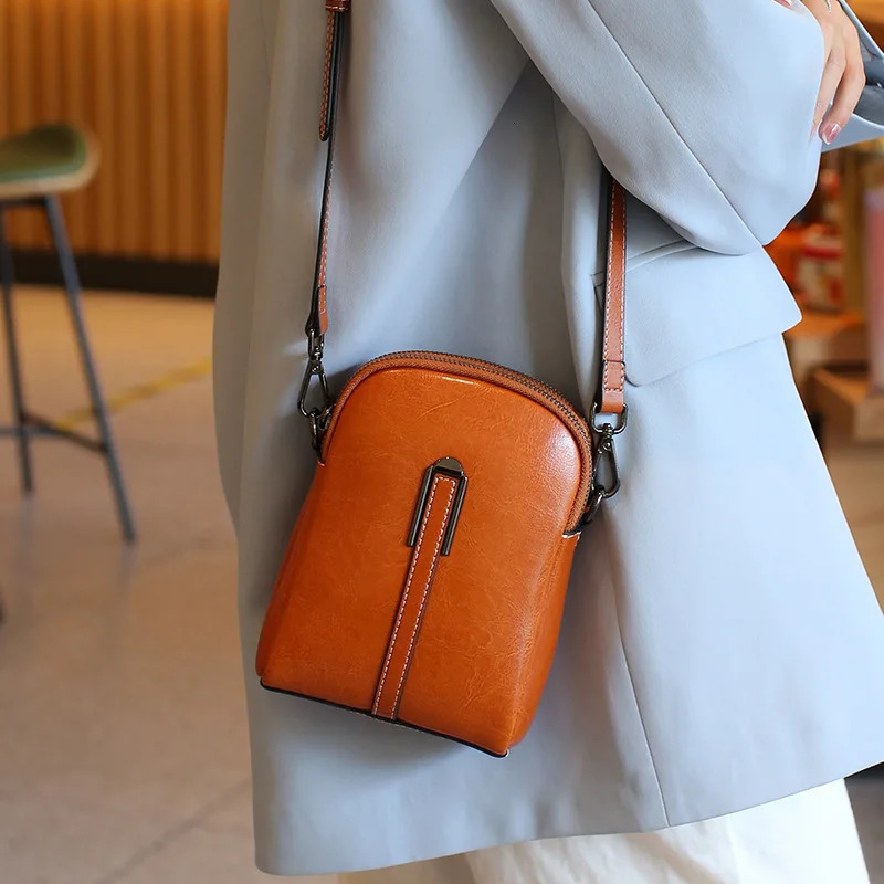 Summer mobile phone bag for women oil wax cowhide leather cross body bag fashionable and casual shoulder bag womens small shell wallet 241107