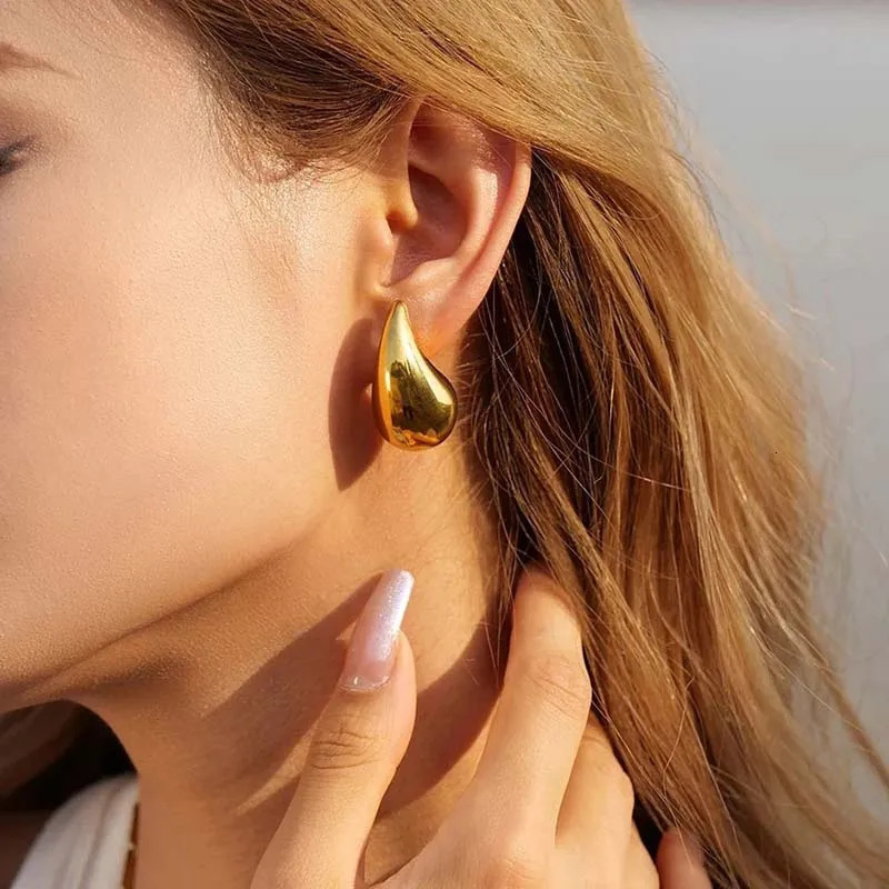Vintage Gold Color Waterdrop Stud Earrings for Women Fashion Metal Glossy Thick y Teardrop Jewelry Gifts 241106