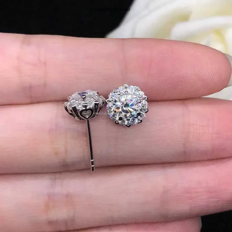 Solid 14K White Gold AU585 Platinum PT950 0.4 Carat Dia Stud Moissanite Simple Atmosphere Earrings