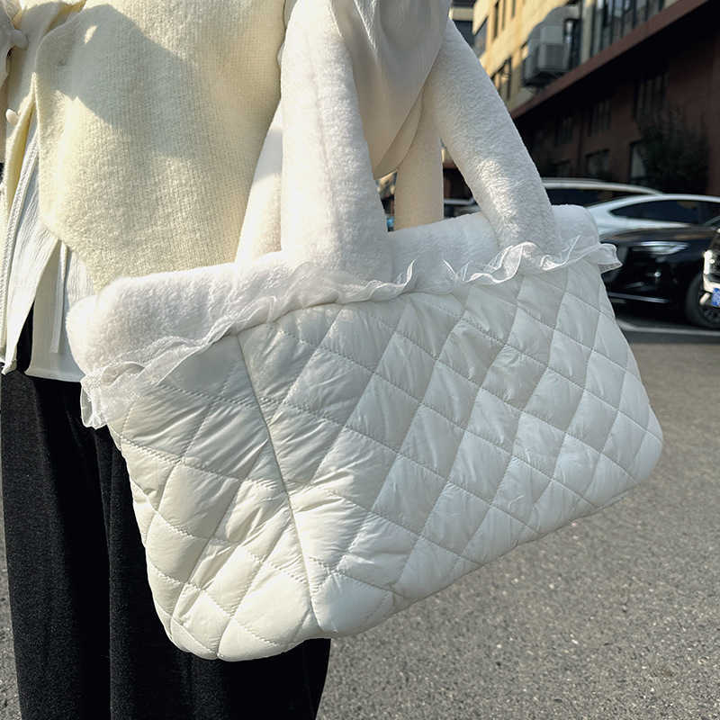 Korean version winter pet cat bag made of nylon plush hand-held cat bag for warm travel in winter pet bag 241115