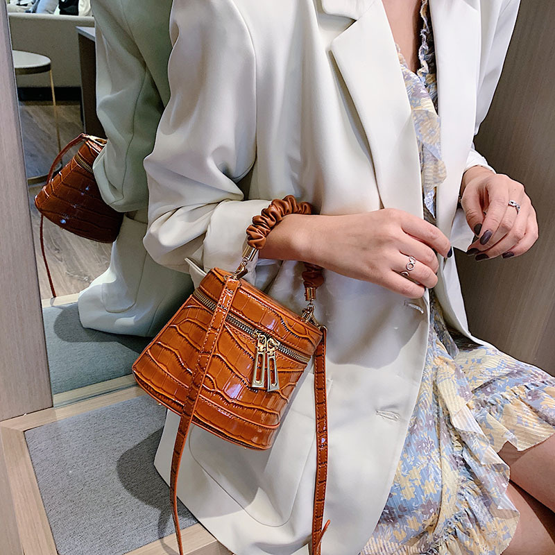 2020 Fashion design front zipper crossbody handbags crocodile pattern pu leather purse wrinkle handle bucket mini shoulder bag