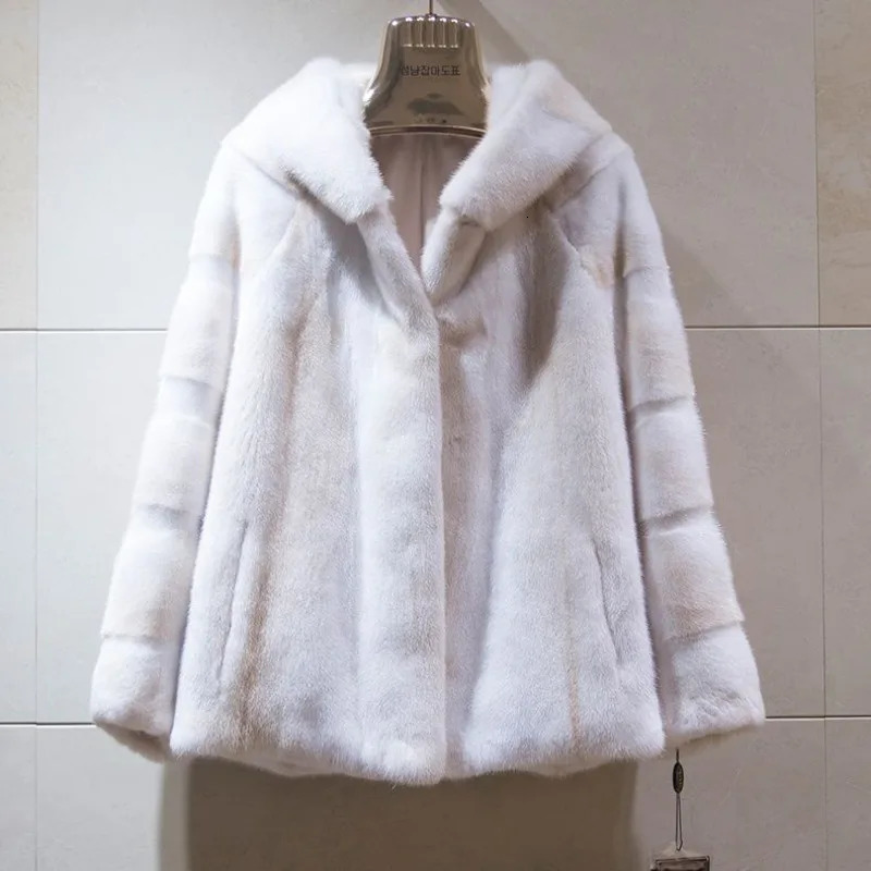 Womens mink short hooded bat sleeve full mink fur temperature mother fur coat simple fashion high-end 241107