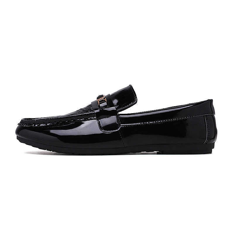 CMM Summer Versatile Mens Loafers Mens Social Shoes Korean Version Lazy Casual Shoes Hairstylist Shiny Leather Shoes