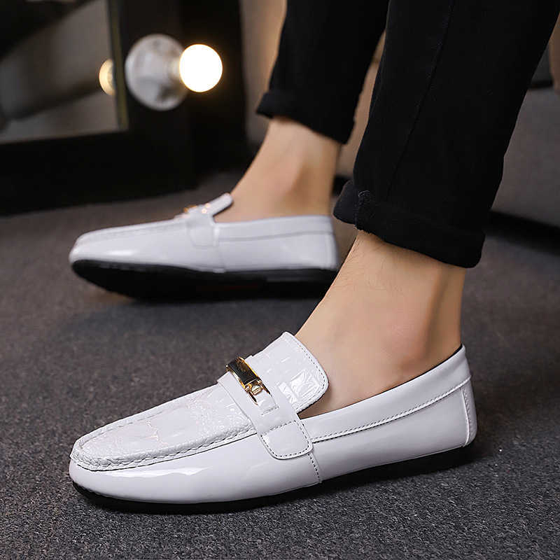 CMM Summer Versatile Mens Loafers Mens Social Shoes Korean Version Lazy Casual Shoes Hairstylist Shiny Leather Shoes