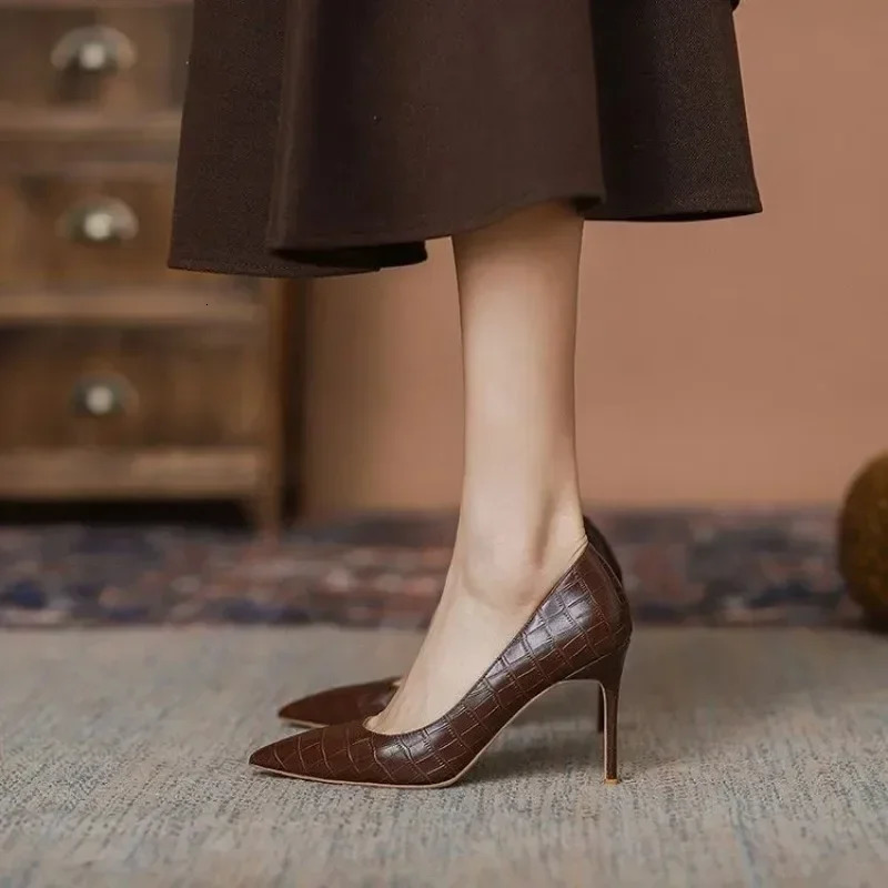 2024 spring and summer brown comfortable all-match high heels womens stiletto sexy single shoes women 241106