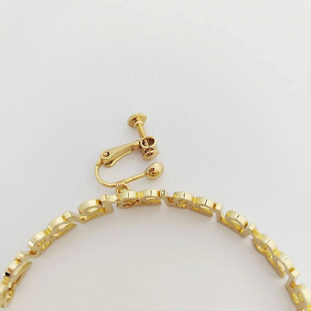 Stainless steel custom letter round earrings personalized womens round ear clip earrings without ear holes fashion jewelry 241106