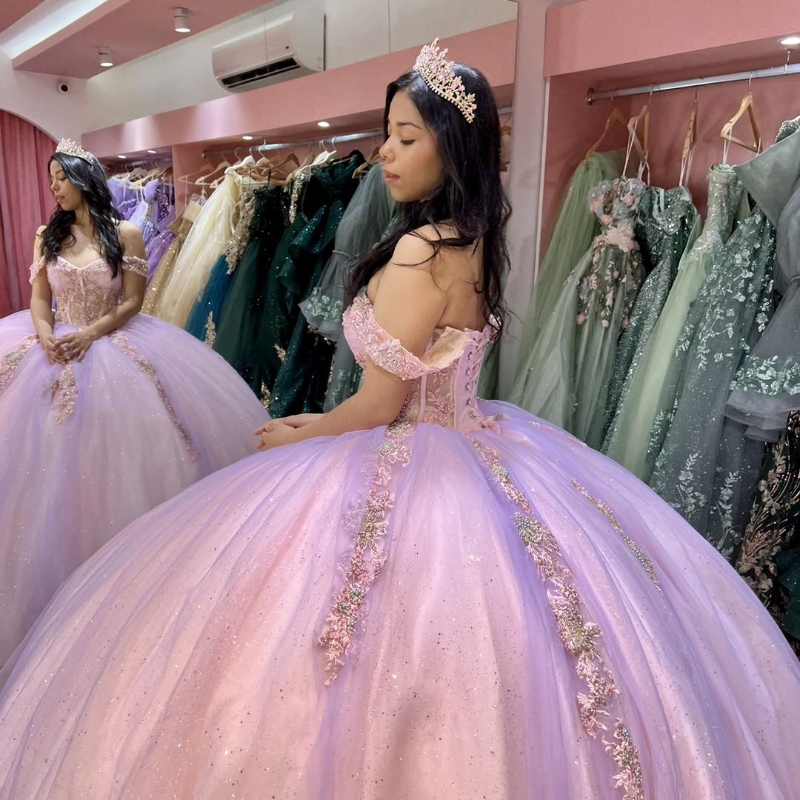 Lilac Shiny Off The Shoulder Ball Gown Quinceanera Dresses Applique Lace Beaded Tull Celebrity Party Gowns Sweet 16 Mexico