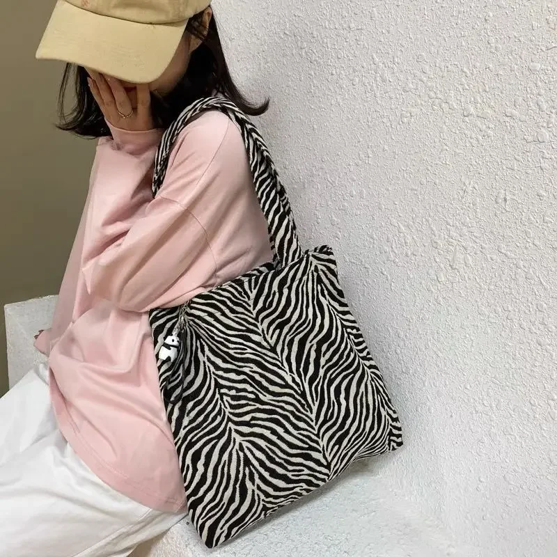 Vintage Women Shoulder Bag Creative Zebra Stripes Canvas Tote Handbags Large Capacity Underarm Bag Female Travel Shopping Bags