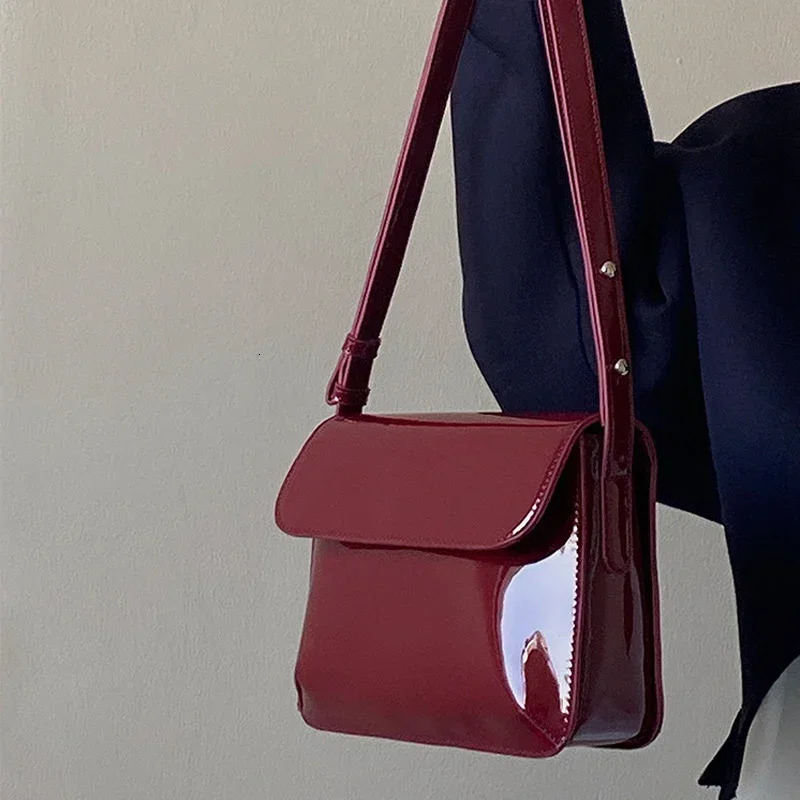 Retro patent leather shoulder bag womens flip cross shaped bag solid color bottom bag red cross shaped bag womens handbag 241107