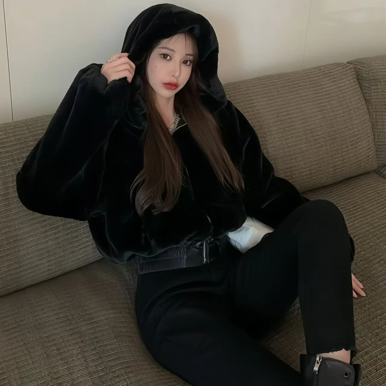 Winter Thick Warm Short Parkas Womens Sexy Short Faux Fur Coat Womens Black Elastic Hemp Faux Fur Jacket 241107