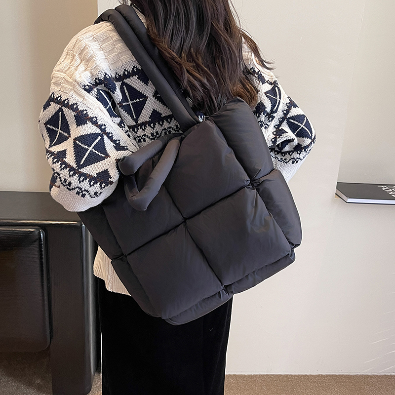 Cloth Padded Shoulder Bag for Women 2023 Winter Fashion Designer Soft Trends Handbags Women's Tote Bag and Purses