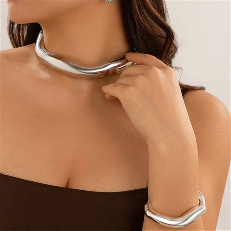 Xiaoluoke irregular metal cuff bracelet necklace suitable for women European and American styles personalized aisle necklaces jewelry accessories 2411