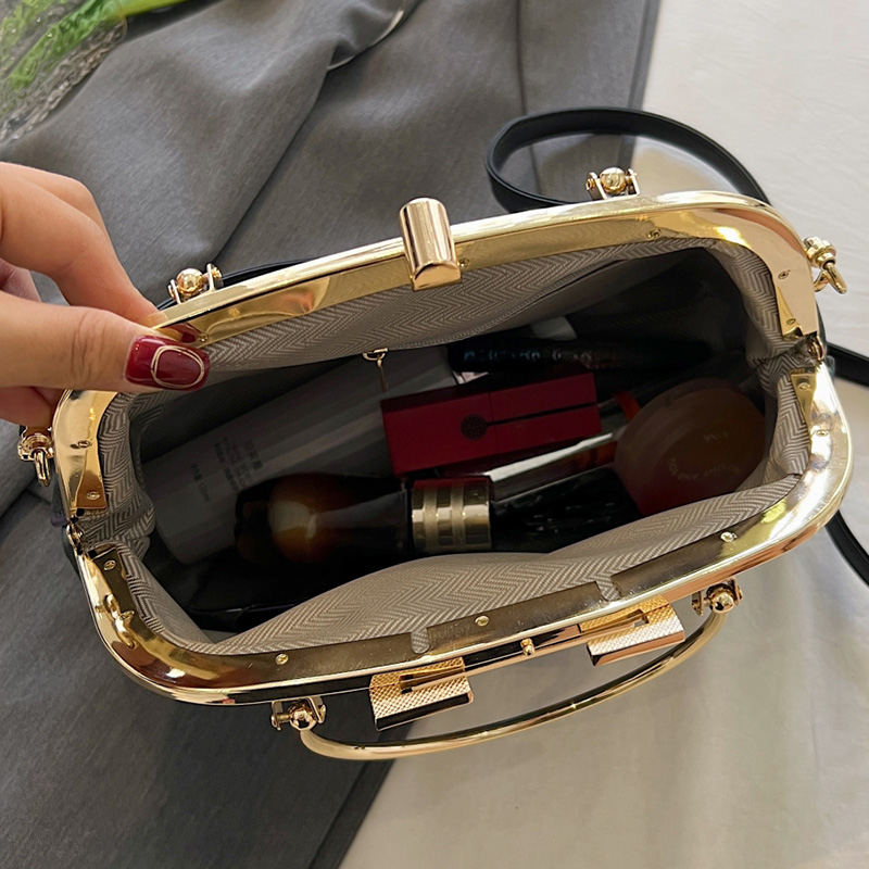 Designer Brand Women Lock Chic Shell Clip Big Handbags Retro Lady Black White Pink Messenger Bags Evening Clutch Shoulder Bags