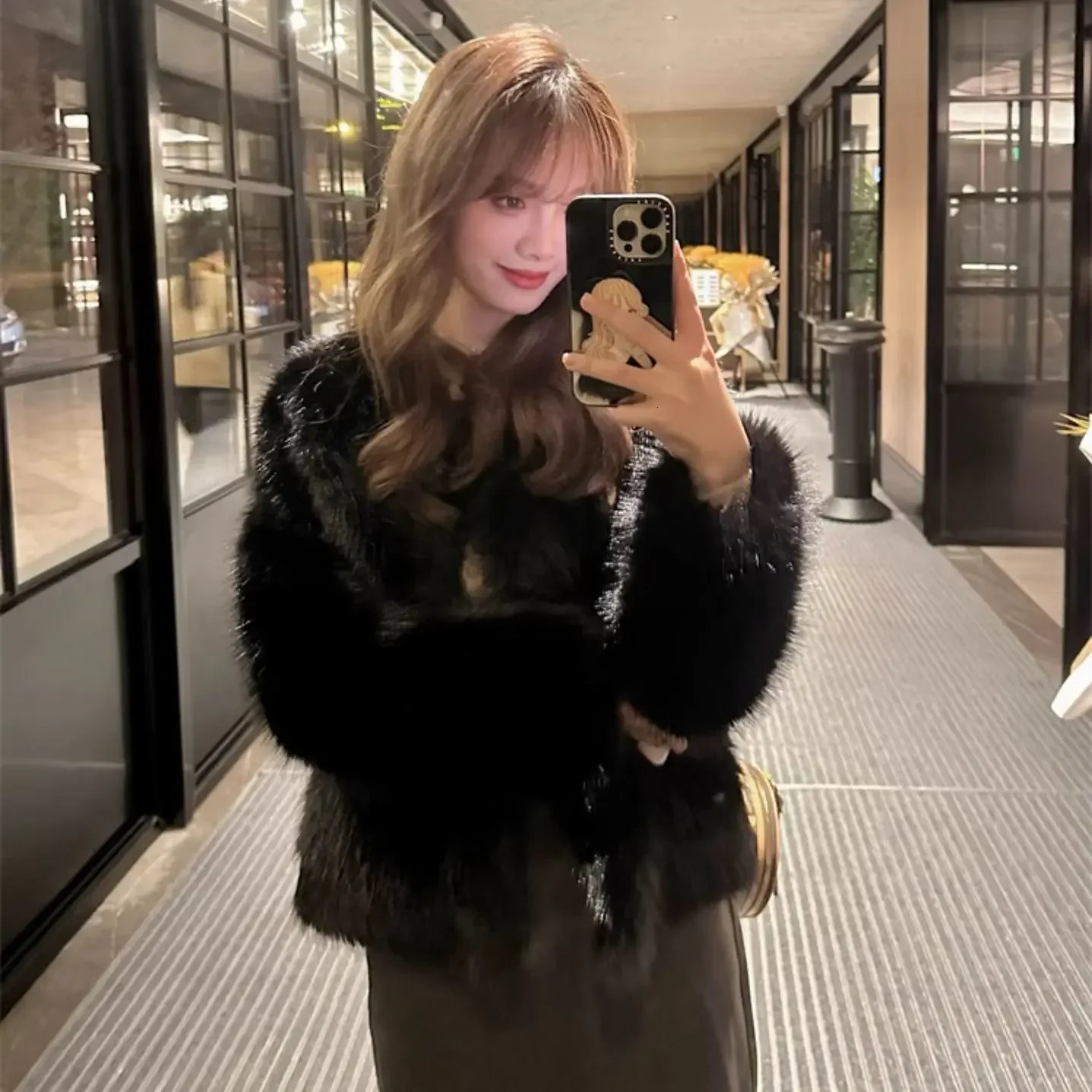 Winter clothing fur coat womens clothing weight loss fur fox fur leather jacket V-neck high-end loose casual womens top 241107